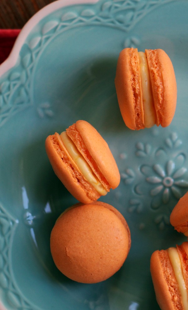 Mango white chocolate ganache macarons