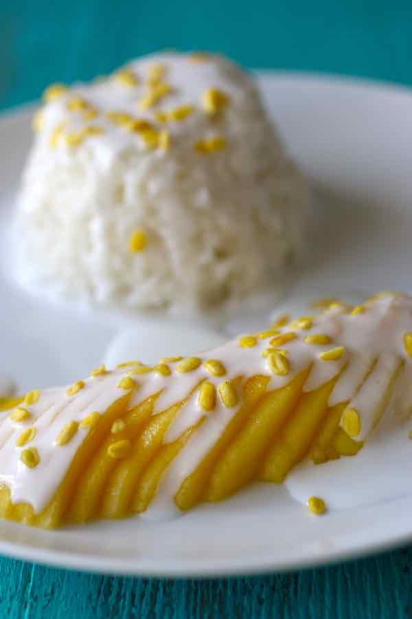 Mango with sticky rice (Khao neow mamuang / ข้าวเหนียวมะม่วง)