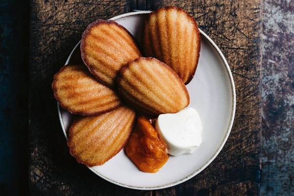 Manuka honey madeleines