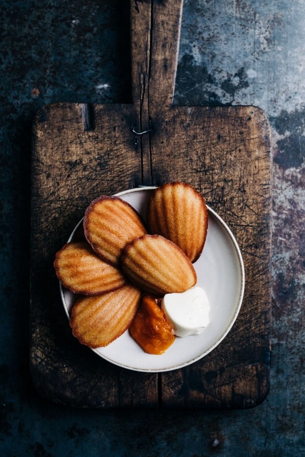 Manuka honey madeleines