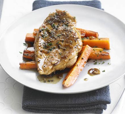 Maple and pepper glazed chicken with roasted carrots