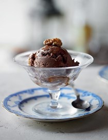Maple and walnut chocolate ice cream