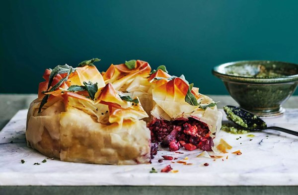 Maple beetroot & goat's cheese wreath