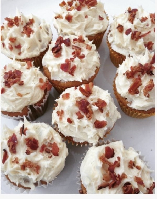 Maple buttercream cupcakes with bacon sprinkles