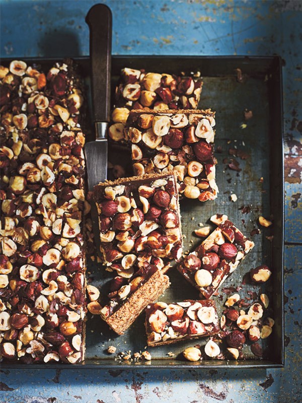 Maple caramel hazelnut slice