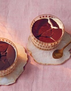 Maple cardamom ice cream with crackable chocolate