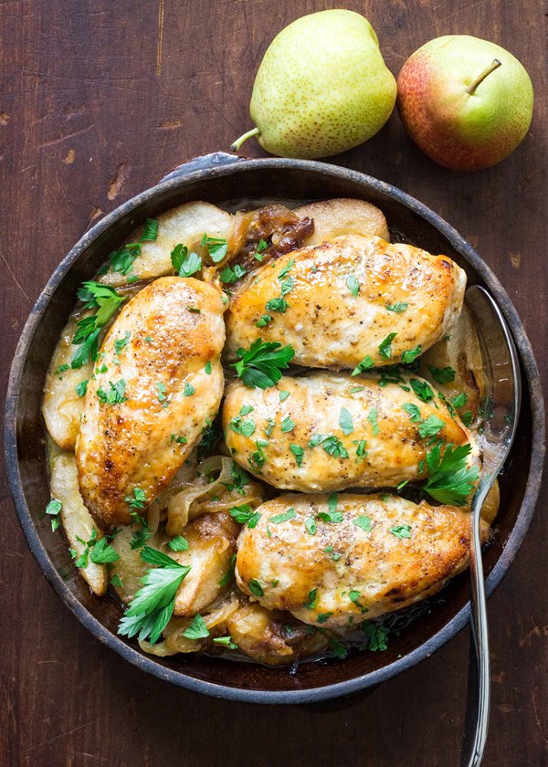 Maple-glazed chicken with caramelized onions and pears