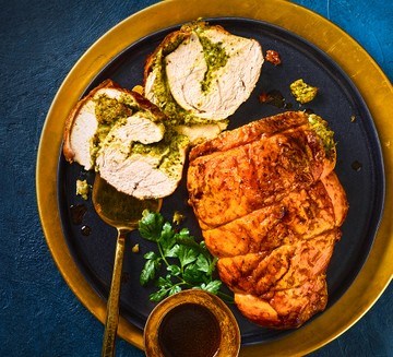 Maple-glazed garlic & parsley turkey roulade