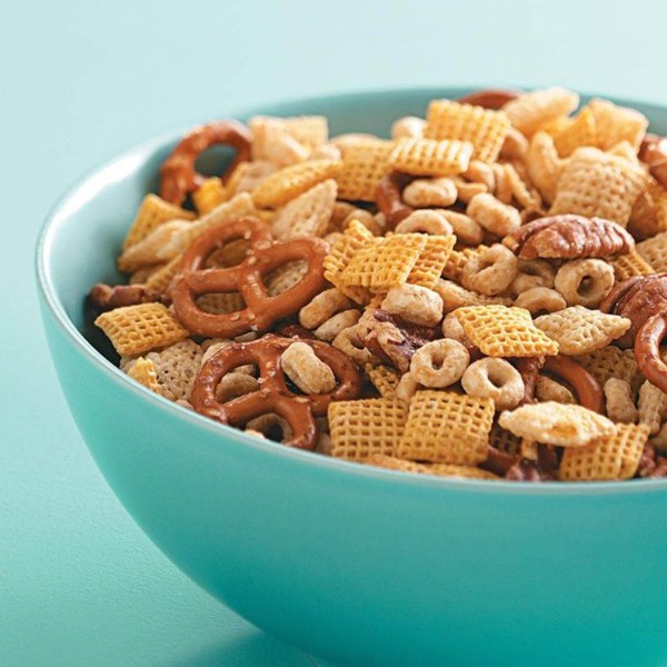 Maple-glazed snack mix