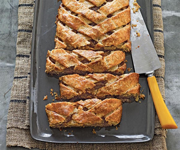 Maple pear slab pie