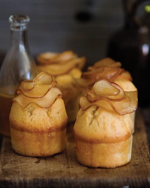 Maple pear-topped cakes