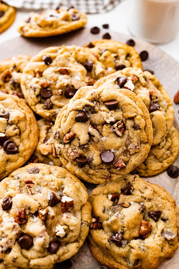 https://716f24d81edeb11608aa-99aa5ccfecf745e7cf976b37d172ce54.ssl.cf1.rackcdn.com/maple-pecan-chocolate-chip-cookies-3161089l1.jpg