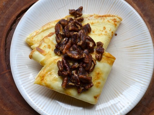 Maple pecan crêpes