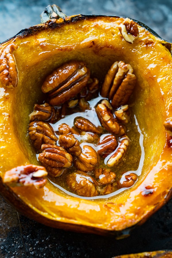 Maple pecan roasted acorn squash