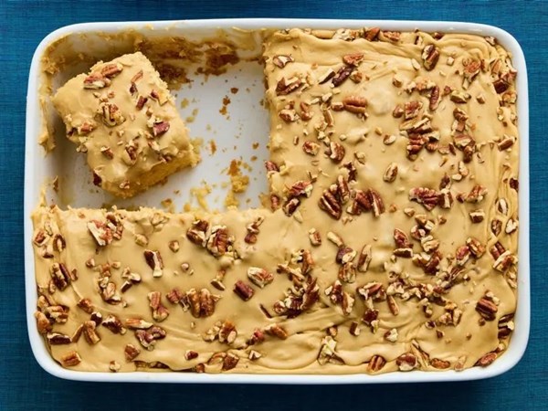 Maple-pecan sheet cake