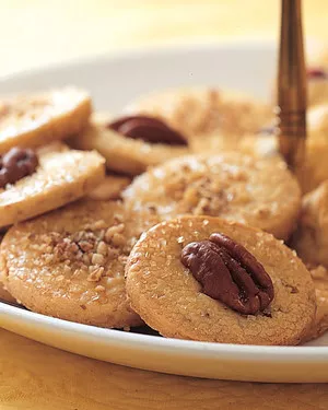 Maple-pecan shortbread