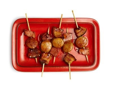 Maple-pepper meat skewers