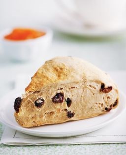 Maple raisin scones