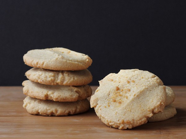 Maple sugar butter cookies