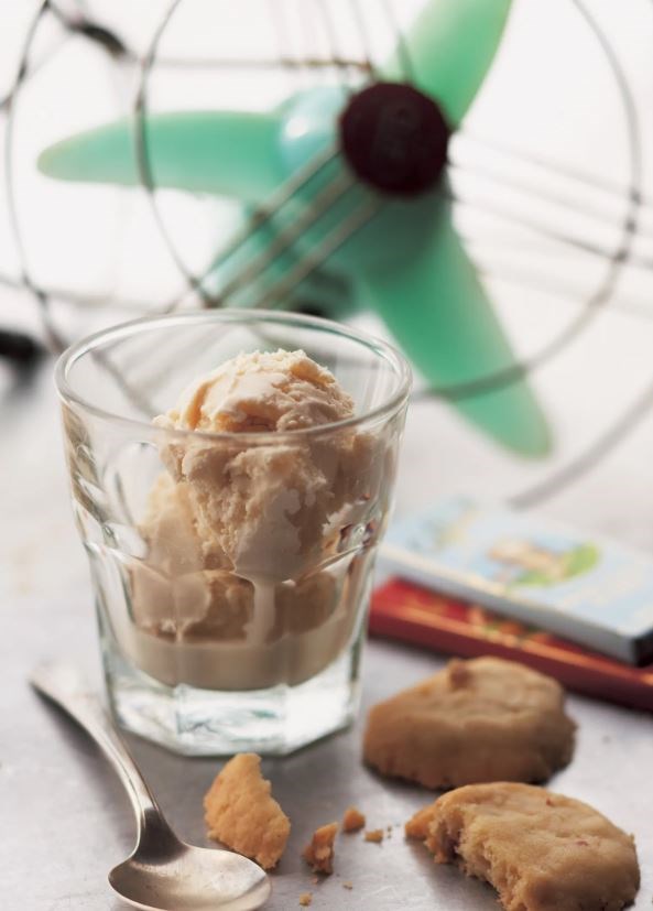 Maple syrup and vanilla ice cream