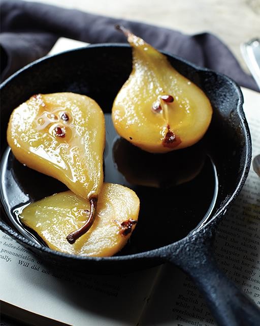 Maple syrup-baked pears