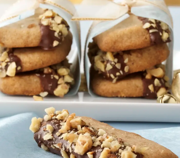 Maple-walnut shortbread cookies