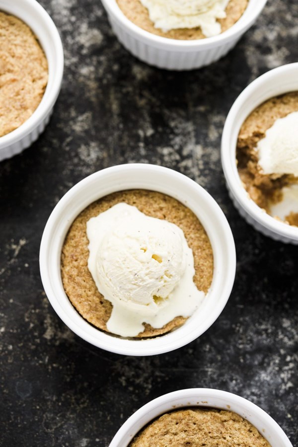 Maple-whiskey pudding cakes
