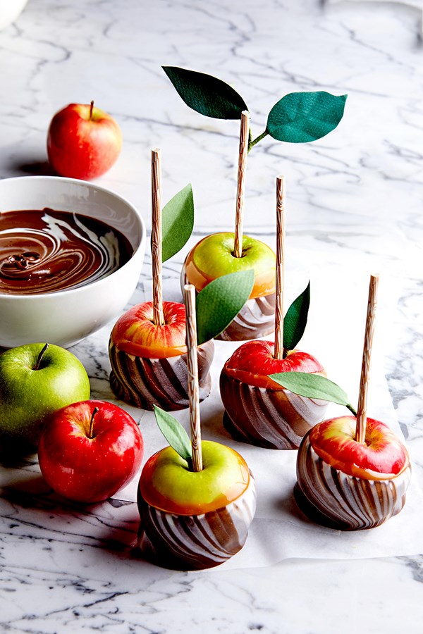 Marbled caramel apples