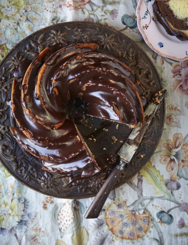 Marbled chocolate and vanilla bundt cake 