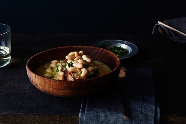 Marcella Hazan's white bean soup with garlic and parsley