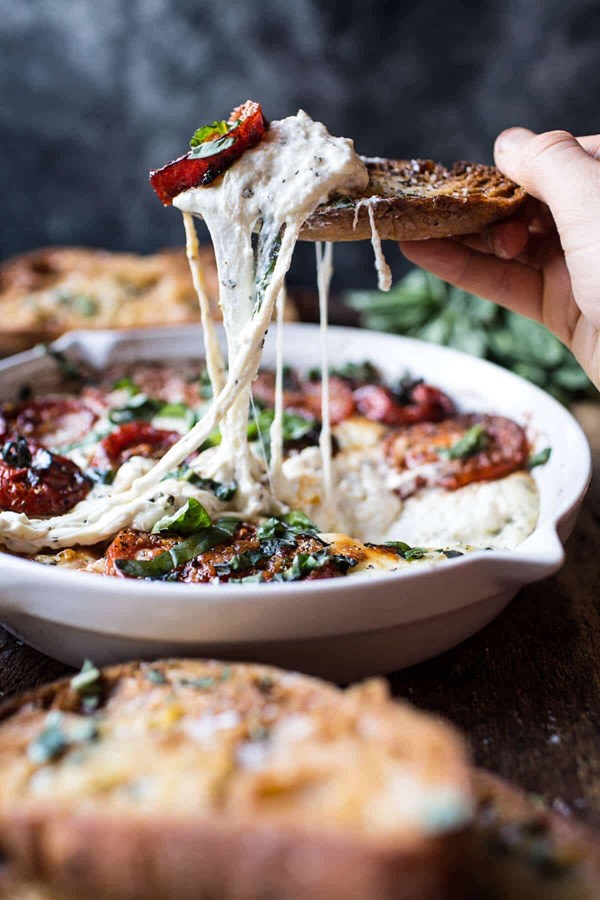 Margarita pizza dip (with burrata!!)