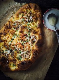 Margherita naan pizza