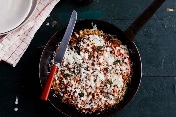 Margherita noodle pizza
