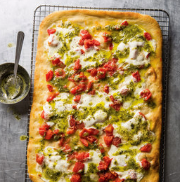 Margherita pizza with pesto