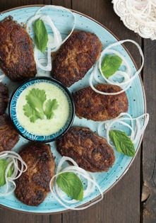 Marinated beef kebabs (Kachay qeemay kay kebab)