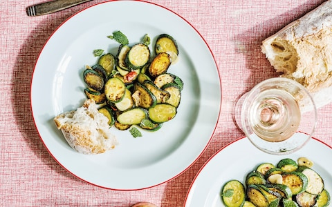Marinated courgetes (Zucchinie alla scapece)