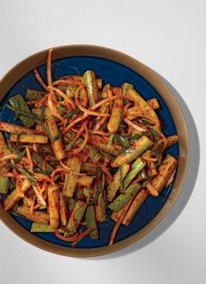 Marinated cucumbers (Butchu oi muchim)