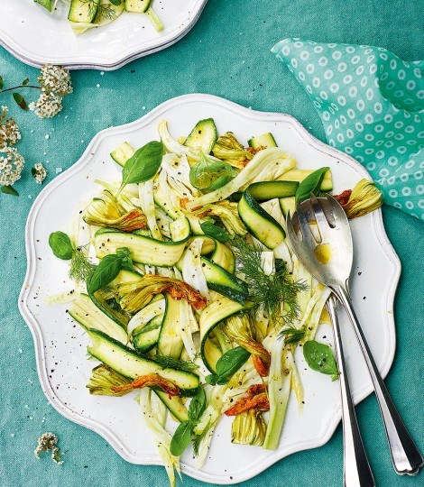 Marinated fennel and courgette salad with basil