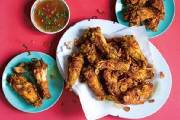Marinated fried chicken wings with sweet chilli sauce (Gai tod hat yai)