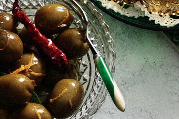 Marinated green olives