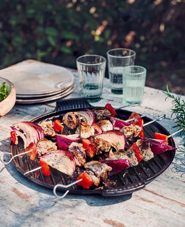 Marinated lamb skewers with peppers and red onions (Spiedini di agnello con peperoni e cipolle rosse)