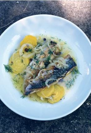 Marinated mackerel with dill and beetroot