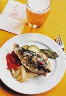 Marinated mackerel with roasted vegetables (Escalibada con caballa en escabeche)