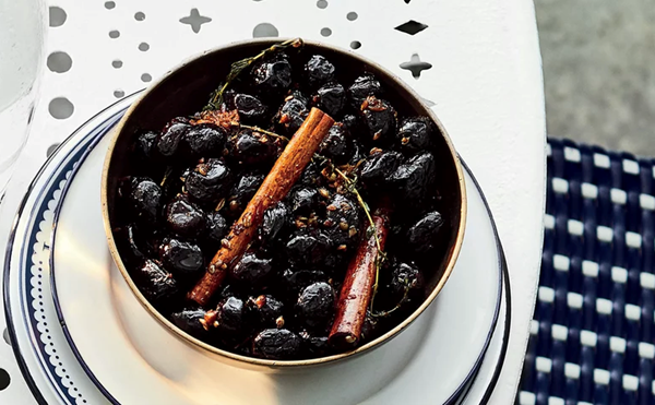 Marinated olives with vanilla and cinnamon