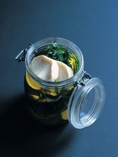 Marinated Rocamadour cheeses (Rocamadours marinés)