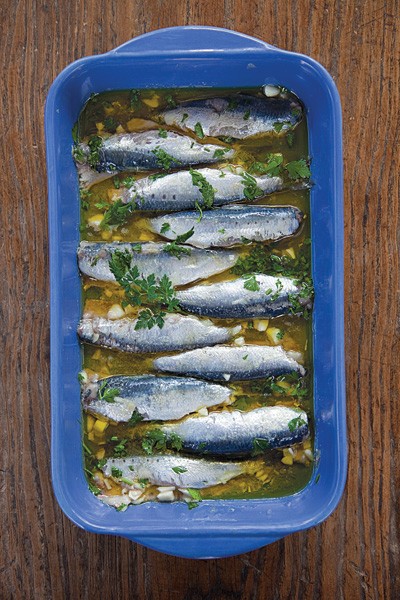 Marinated sardines (Sardeles ladolemono) 