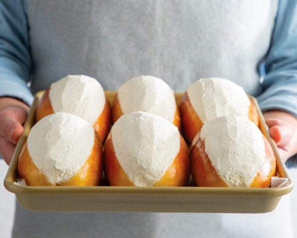 Maritozzi [vanilla whipped cream]