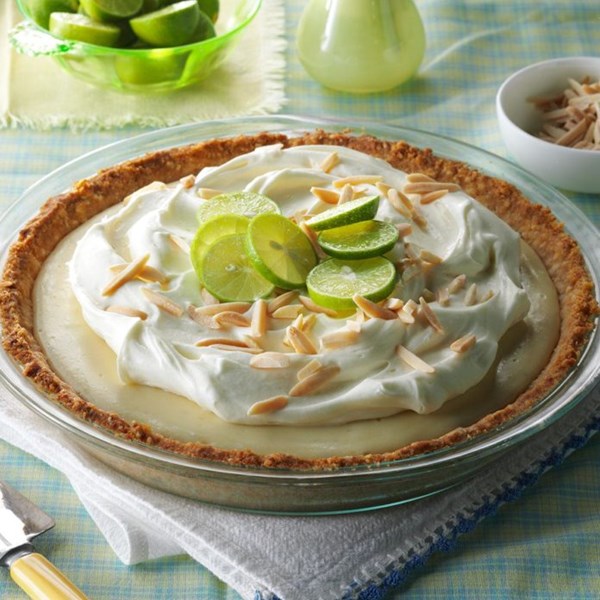 Marshmallow-almond Key lime pie