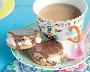 Marshmallow sandwich