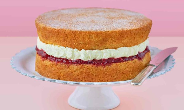 Mary Berry’s perfect Victoria sandwich – series 1